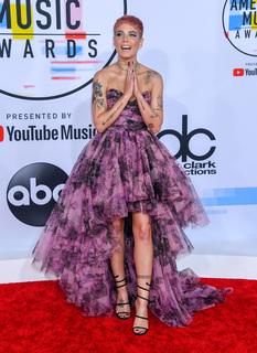 Halsey feet photo thumbnail