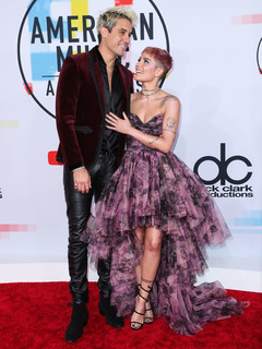 Halsey feet photo thumbnail