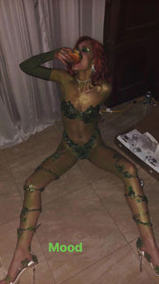 Halsey feet photo thumbnail