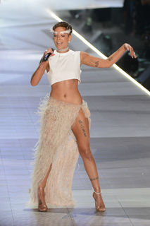 Halsey feet photo thumbnail