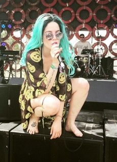 Halsey feet photo thumbnail