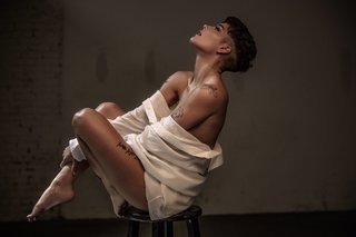 Halsey feet photo thumbnail
