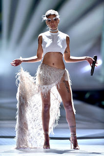 Halsey feet photo thumbnail