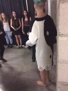 Halsey feet photo thumbnail