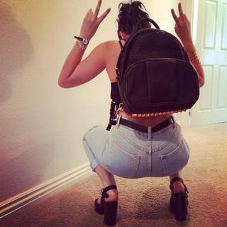 Halsey feet photo thumbnail
