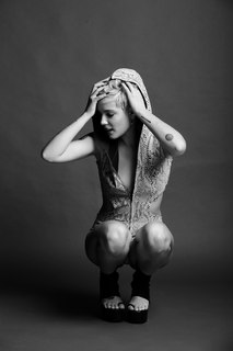 Halsey feet photo thumbnail