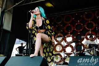Halsey feet photo thumbnail