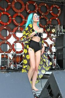 Halsey feet photo thumbnail