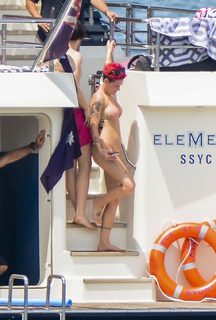 Halsey feet photo thumbnail
