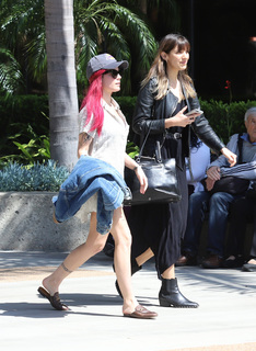 Halsey feet photo thumbnail