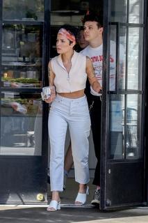 Halsey feet photo thumbnail