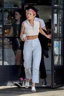 Halsey feet photo thumbnail