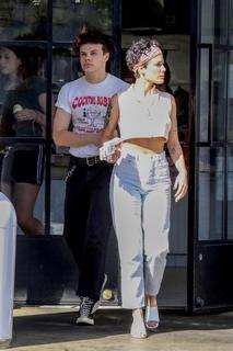 Halsey feet photo thumbnail