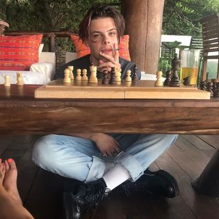 Halsey feet photo thumbnail