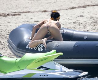 Halsey feet photo thumbnail