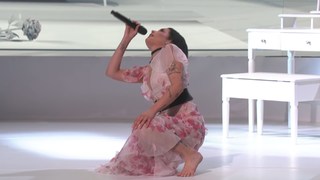 Halsey feet photo thumbnail