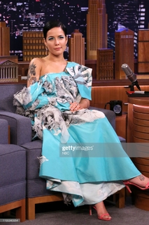 Halsey feet photo thumbnail