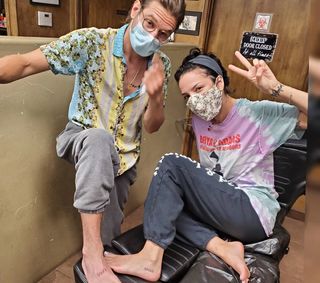 Halsey feet photo thumbnail