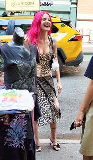 Halsey feet photo thumbnail