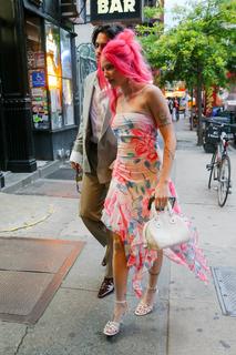 Halsey feet photo thumbnail