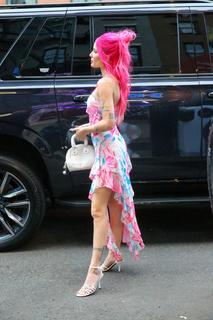 Halsey feet photo thumbnail