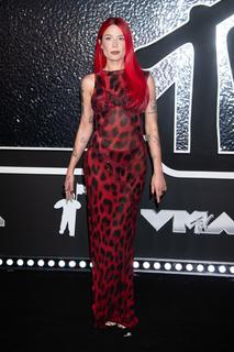Halsey feet photo thumbnail