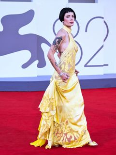 Halsey feet photo thumbnail