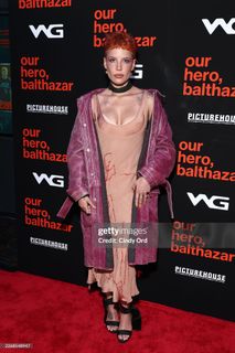 Halsey feet photo 5