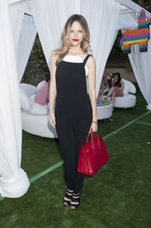 Halston Sage feet photo thumbnail