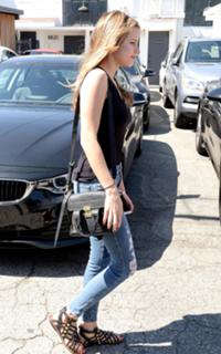 Halston Sage feet photo thumbnail