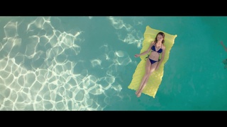 Halston Sage feet photo thumbnail