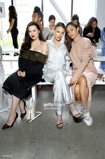 Halston Sage feet photo thumbnail
