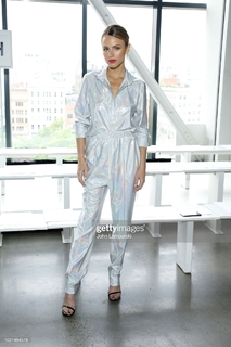 Halston Sage feet photo thumbnail