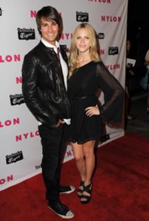 Halston Sage feet photo thumbnail
