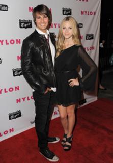 Halston Sage feet photo thumbnail