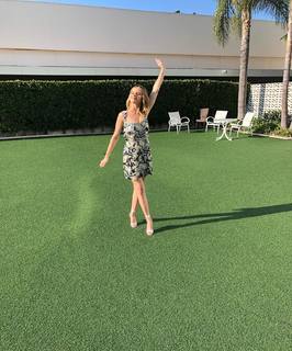 Halston Sage feet photo thumbnail