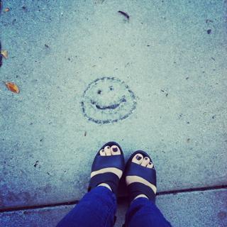 Halston Sage feet photo thumbnail