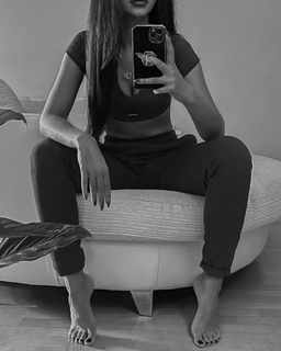 Hammasa Kohistani feet photo thumbnail