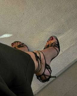 Hammasa Kohistani feet photo thumbnail