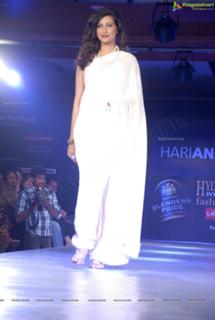 Hamsa Nandini feet photo 5