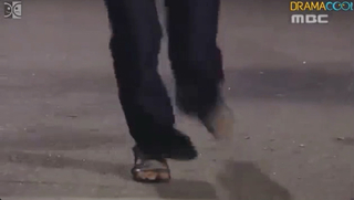Han Ga-in feet photo 6