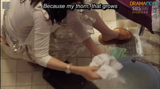Han Ga-in feet photo 1