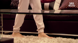 Han Ga-in feet photo 6