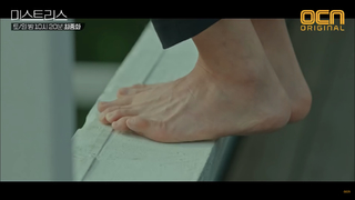 Han Ga-in feet photo 14