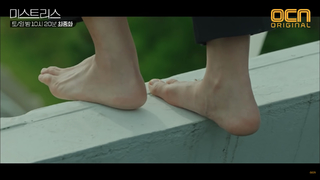Han Ga-in feet photo 12