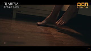 Han Ga-in feet photo 5