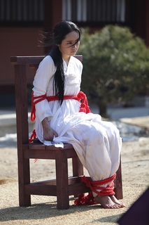 Han Ga-in feet photo 8