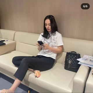 Han Ga-in feet photo 6