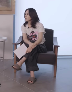 Han Ga-in feet photo 12