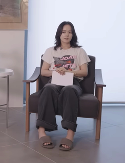 Han Ga-in feet photo 8